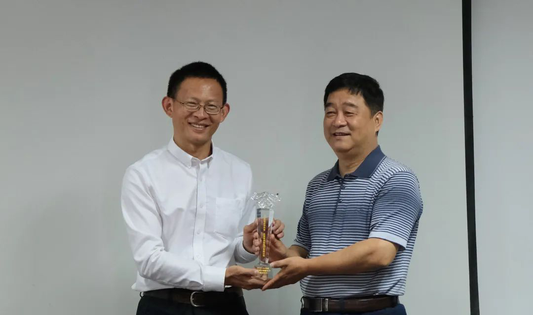 喜提西安電子科技大學微電子學院最佳就業合作伙伴獎